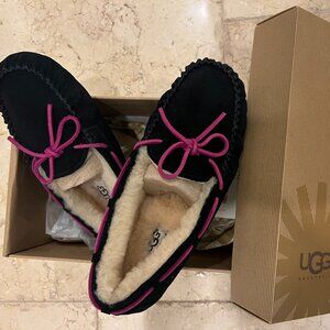 New in box UGG kids Dakota suede moccasin slippers Big Kid size 6